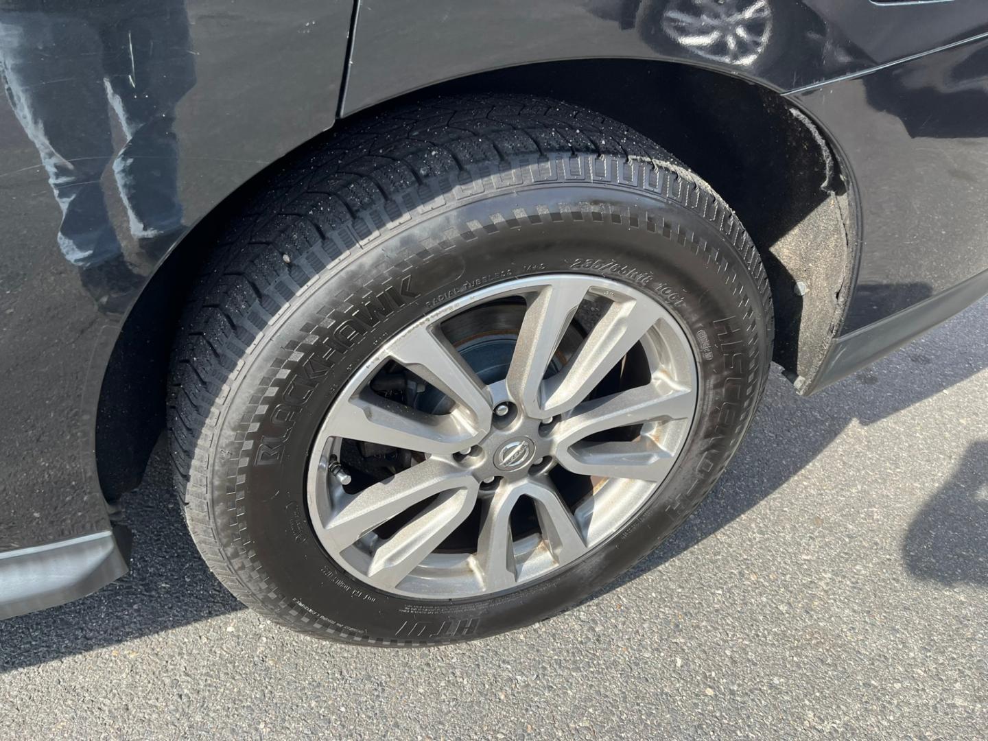 2016 Black Nissan Pathfinder SV (5N1AR2MM7GC) with an 3.5 V6 engine, Automatic transmission, located at 5700 Curlew Drive, Norfolk, VA, 23502, (757) 455-6330, 36.841885, -76.209412 - Photo#8